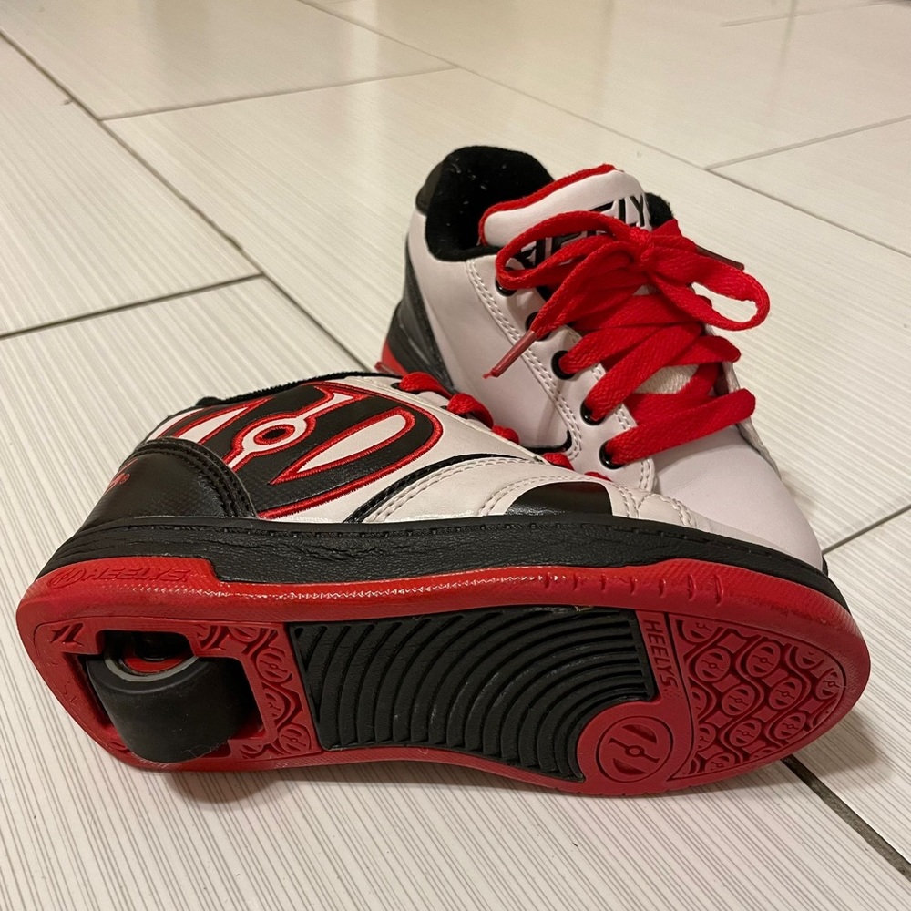One Wheele Heelys Sneakers for boys